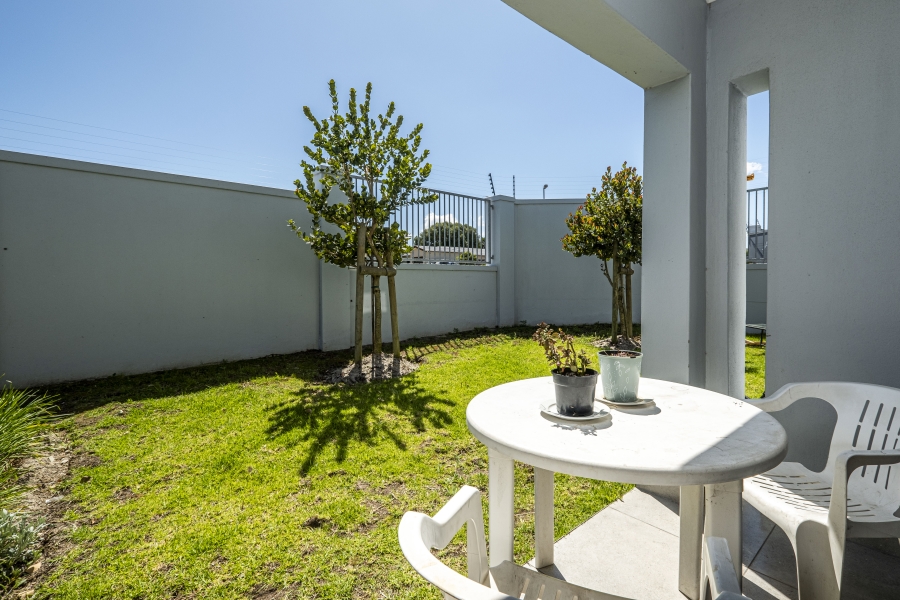 2 Bedroom Property for Sale in Loucharmante Western Cape